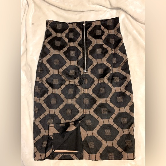 Anne Fontaine Black and Tan  Sheer Lace cutout pencil skirt - Picture 2 of 4